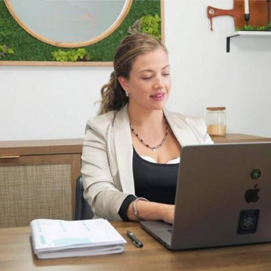 Canadian mom expressing milk discreetly at work with a wearable pump