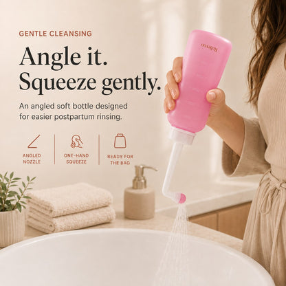 Hand squeezing the pink 350 ml Relievoo peri bottle with its angled nozzle rvpumpen rvhasar