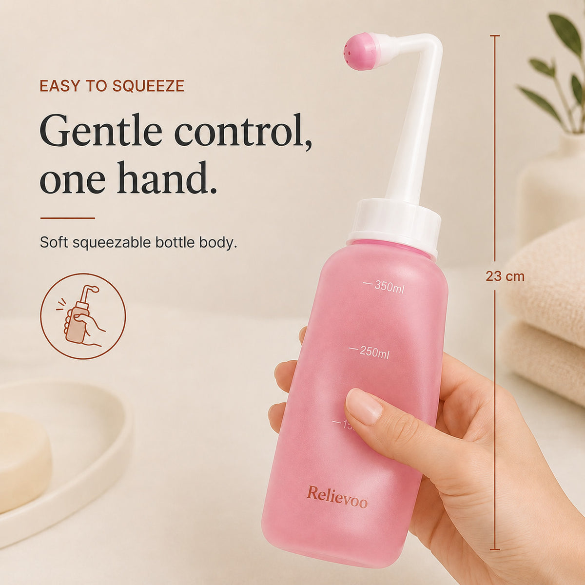 Hand squeezing the 23 cm Relievoo peri bottle with one hand rvpumpen rvhasar